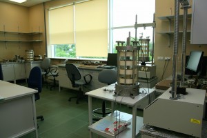 Pracownia Badań Właściwości Mechanicznych Gruntów i Skał_2